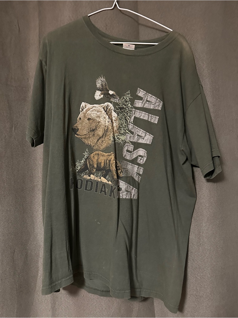 Men's Olive Green Kodiak Bear Graphic T-Shirt